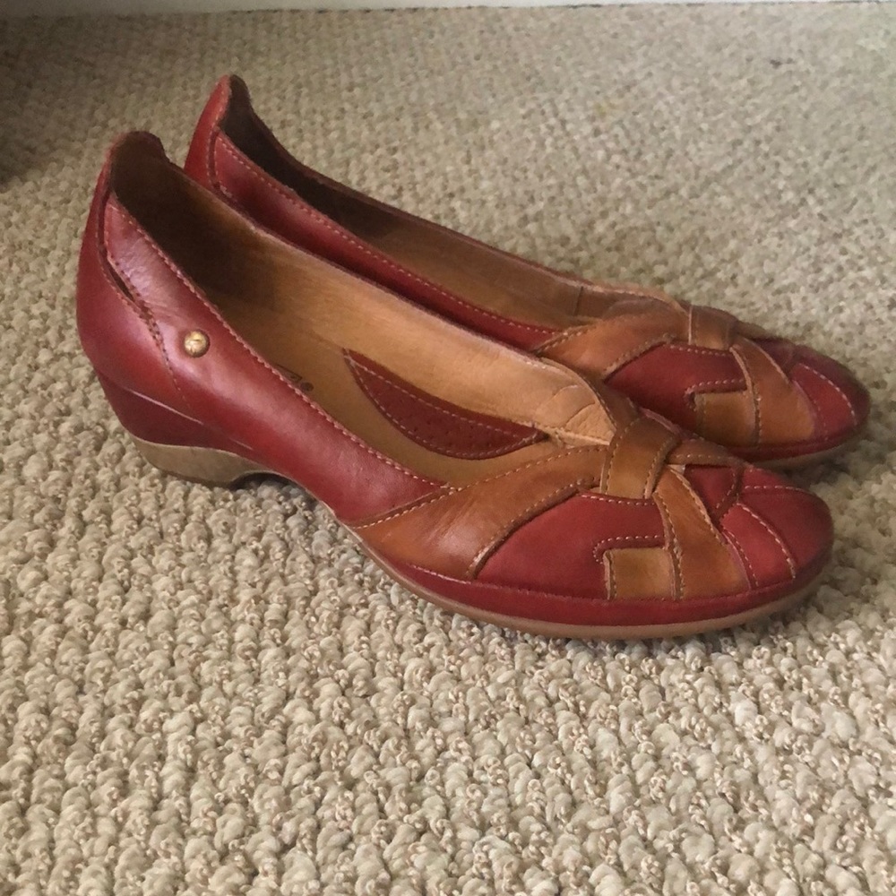 Pikolinos Leather Pump